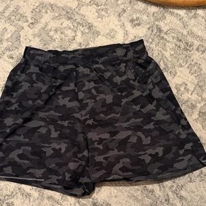 lululemon athletica Men’s Black & Charcoal Camo Athletic Shorts
